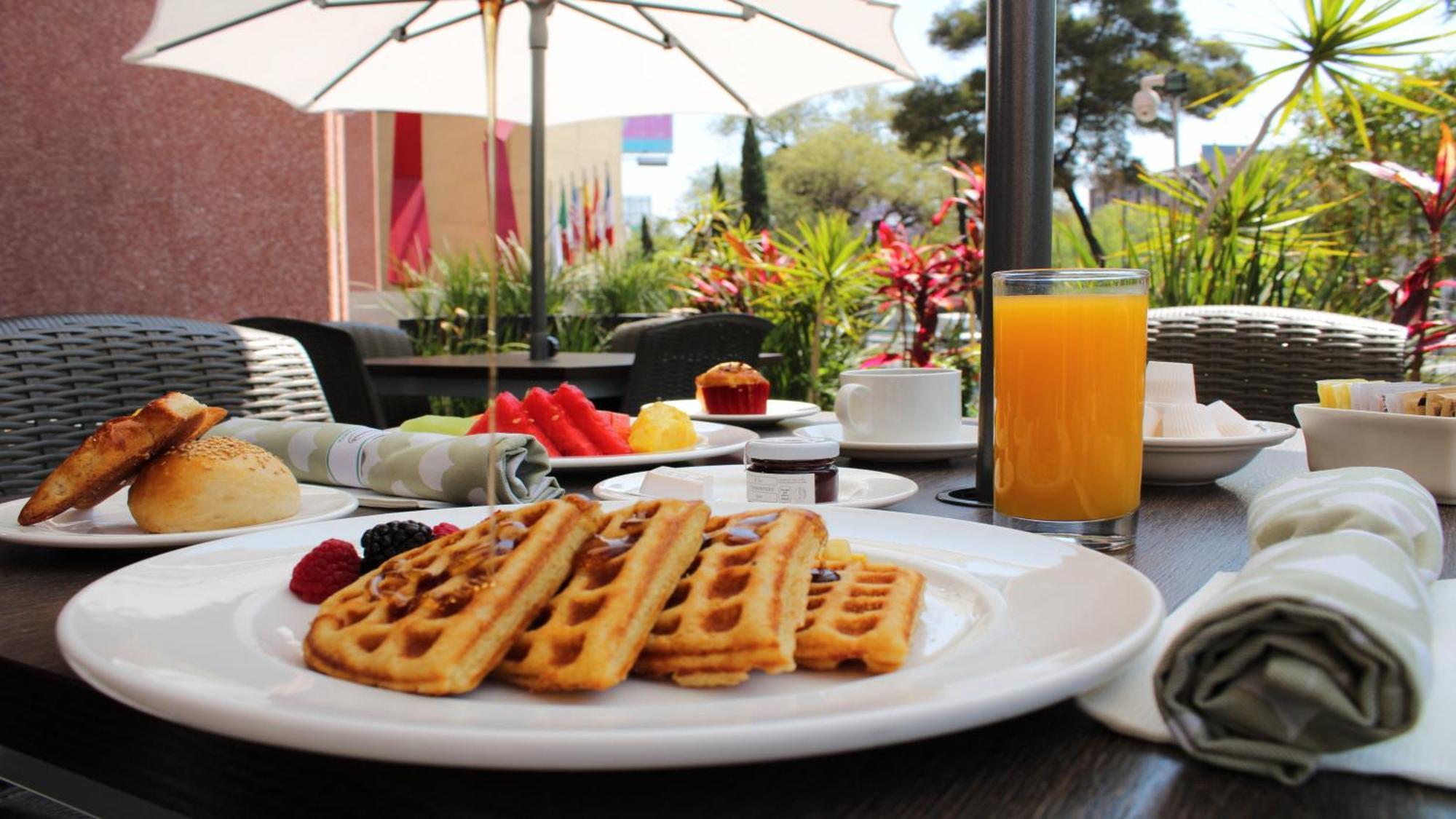 Hotel Dali Airport By Ihg 3*
