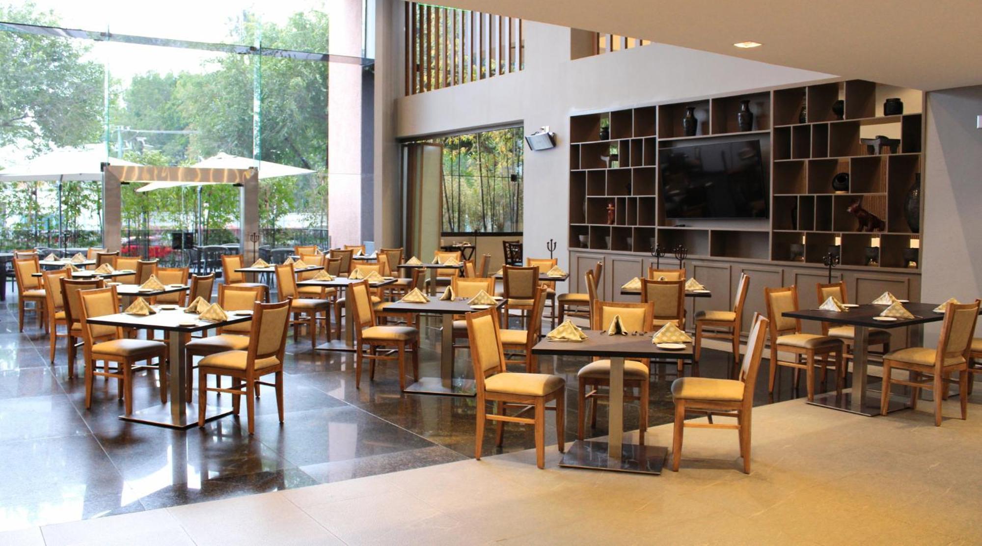 Hotel Dali Airport By Ihg 3*