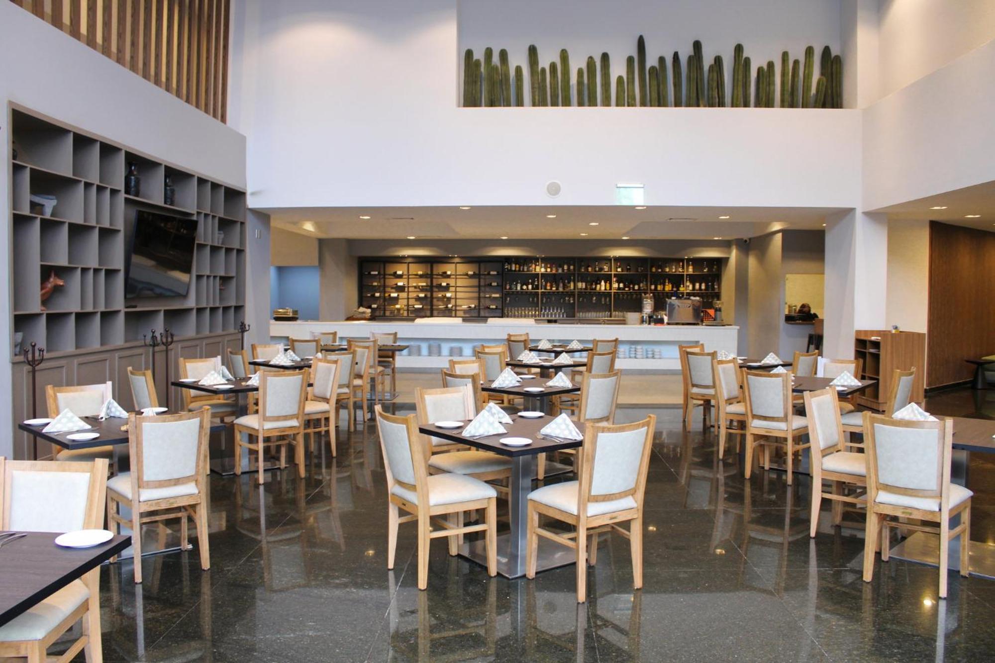 Hotel Dali Airport By Ihg 3*