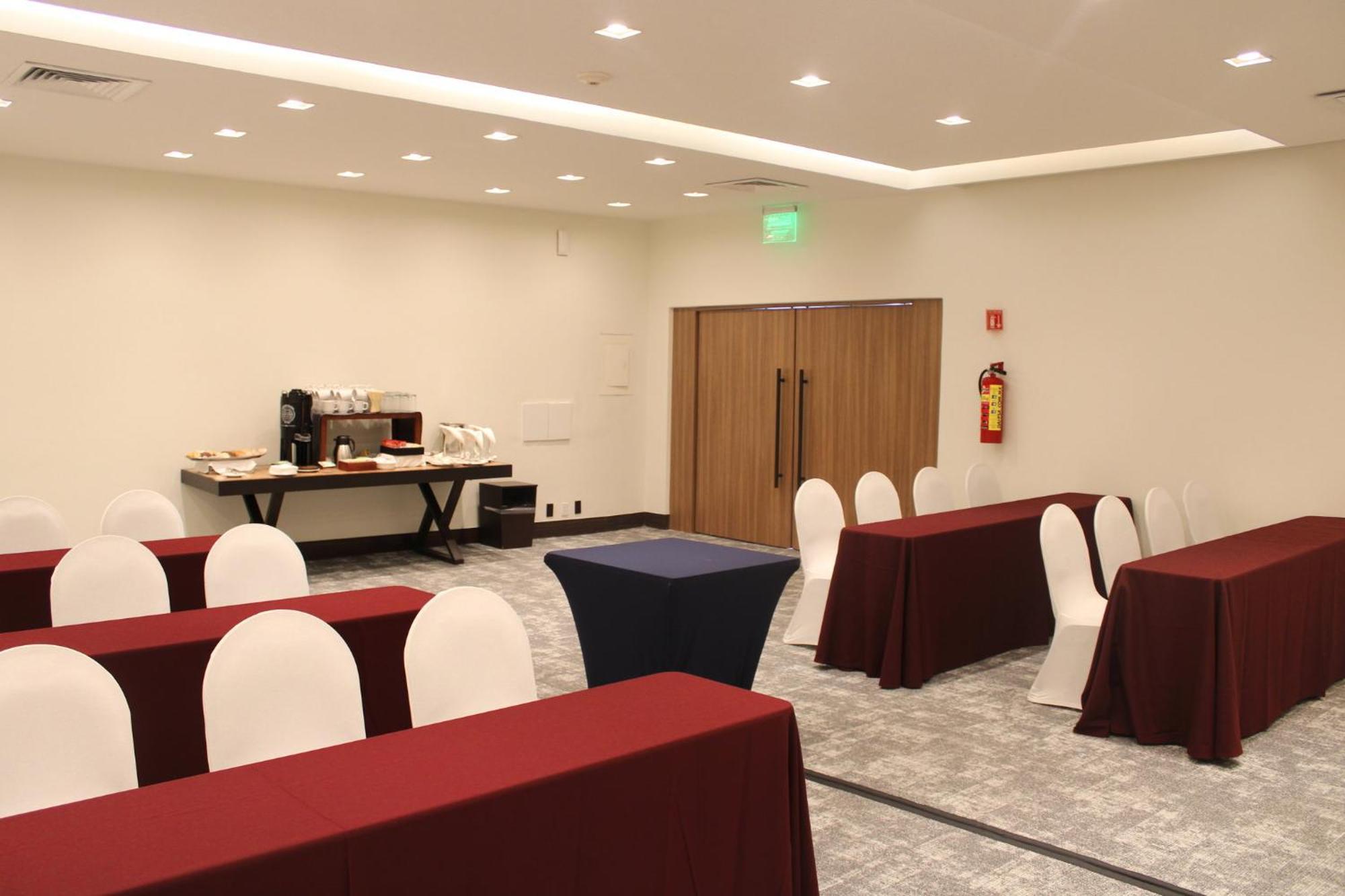 Hotel Dali Airport By Ihg