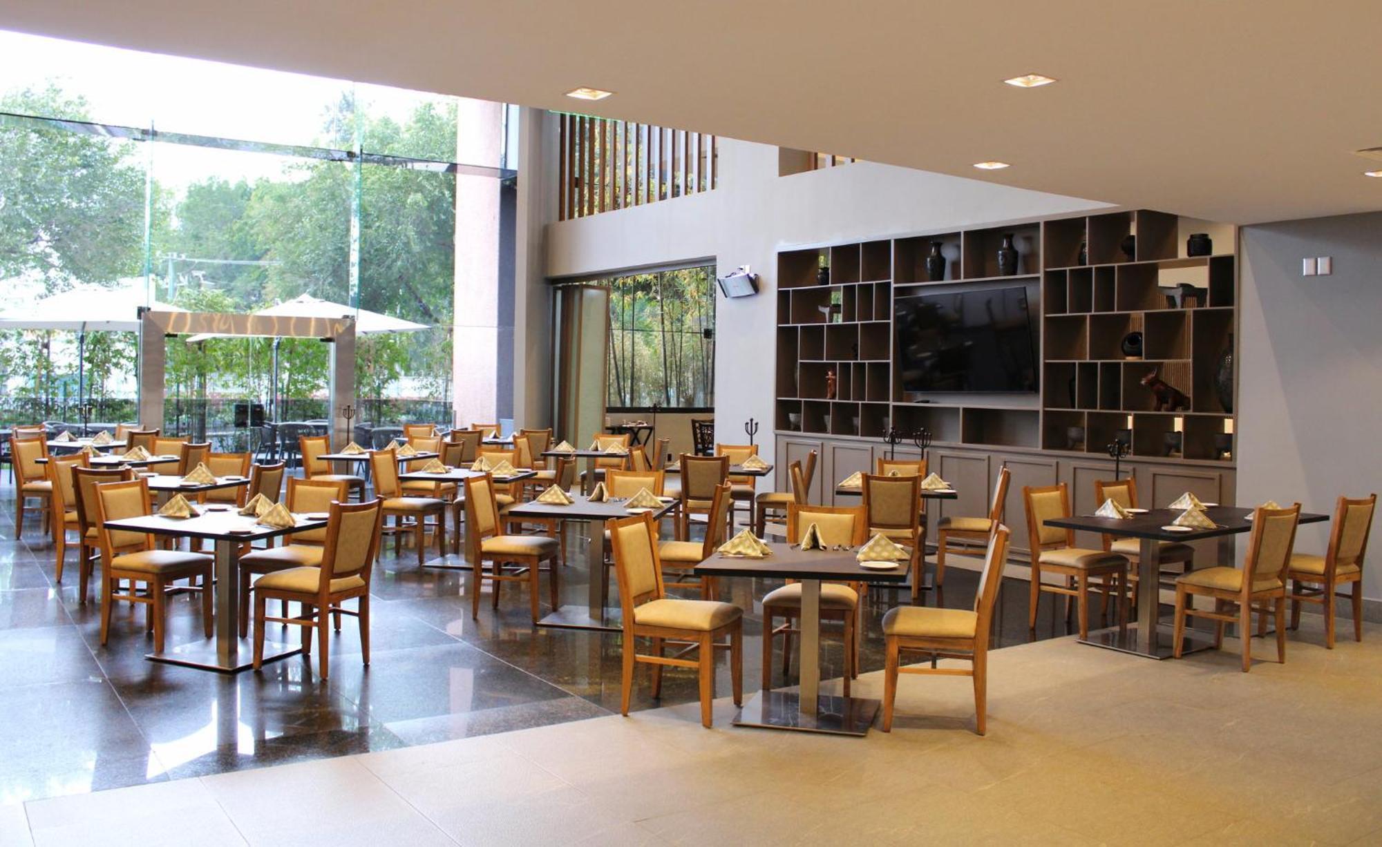 Hotel Dali Airport By Ihg